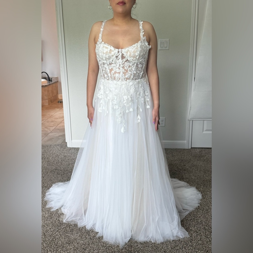 NEW WITH TAGS Elegant Lace Wedding Dress Bridal Size 16